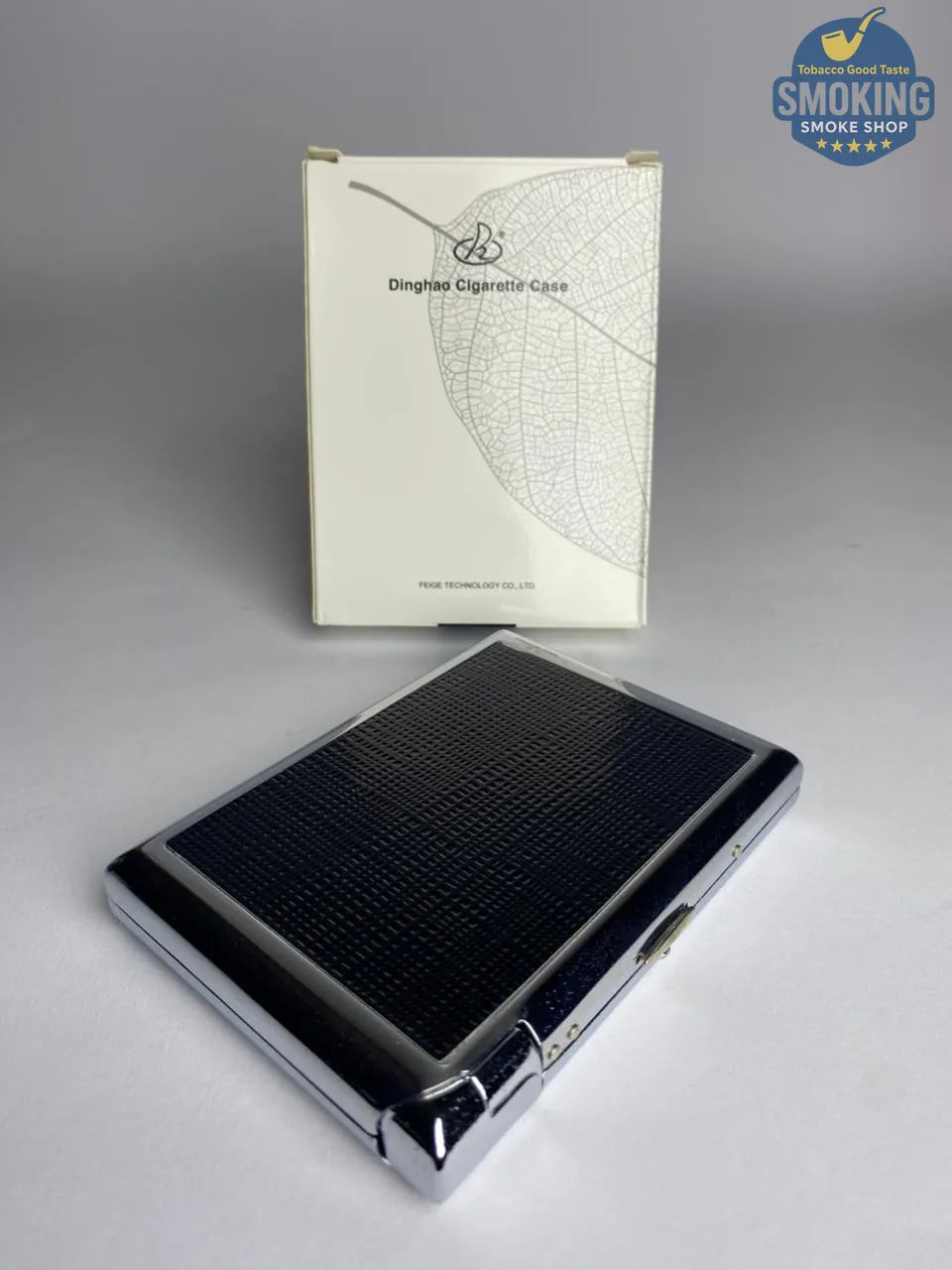 علبة سجائر معدنية مع ولاعة مدمجة — Cigarette Case with Built-in Lighter