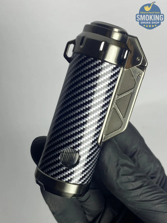HONEST Triple-Jet Torch Lighter w/ Built-in Cigar Punch – Carbon Fiber | ولاعة هونست تريبل جِت مع بنشر سيجار مدمج – تشطيب كاربون فايبر