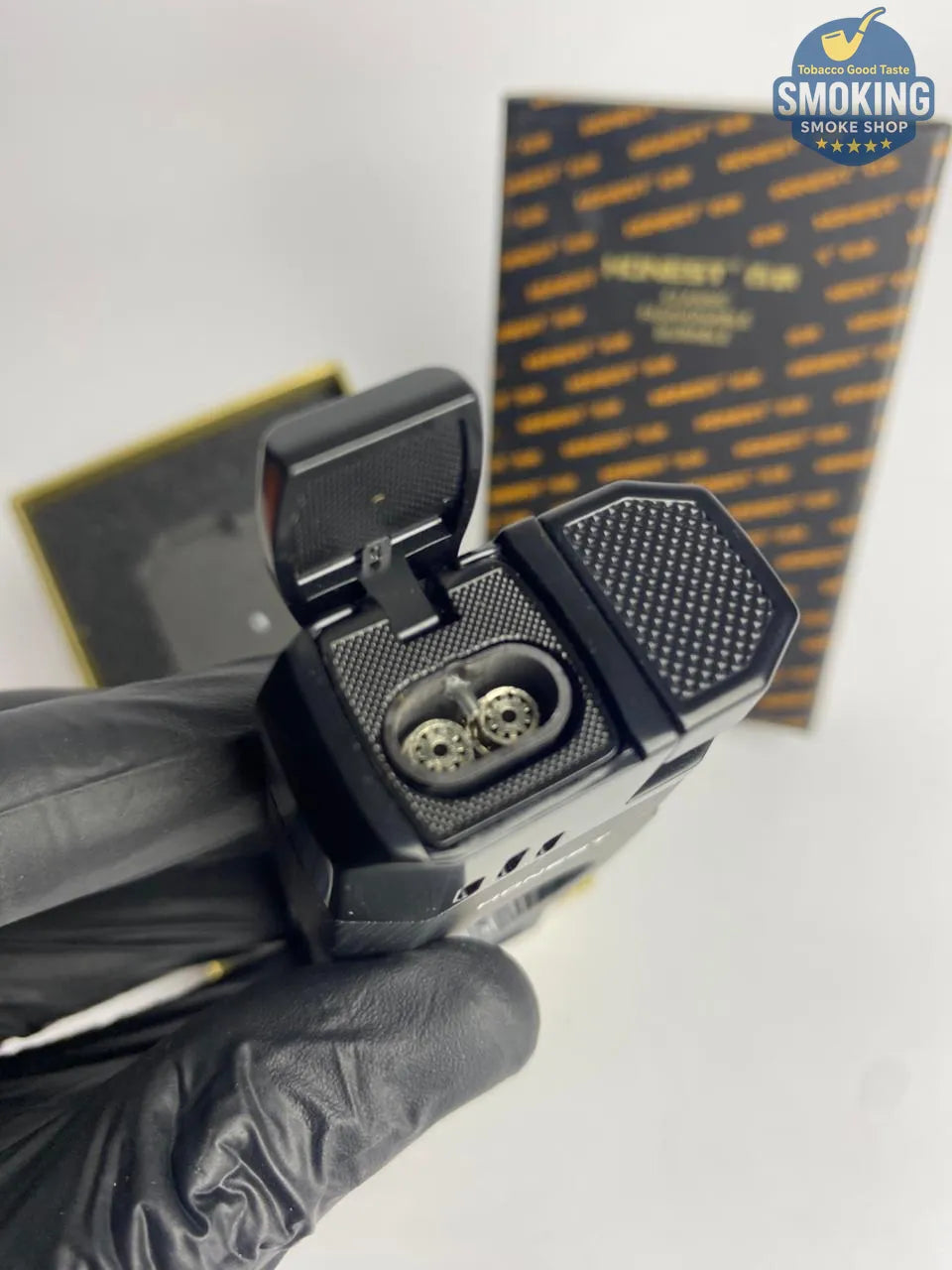 Dual Torch Cigar Lighter with Built-in Cigar Cutter & Rest — ولاّعة سيجار ثنائية الشعلة بقاطع سيجار ومسند مدمجين (برونزي/خشبي/ اسود / رخامي )