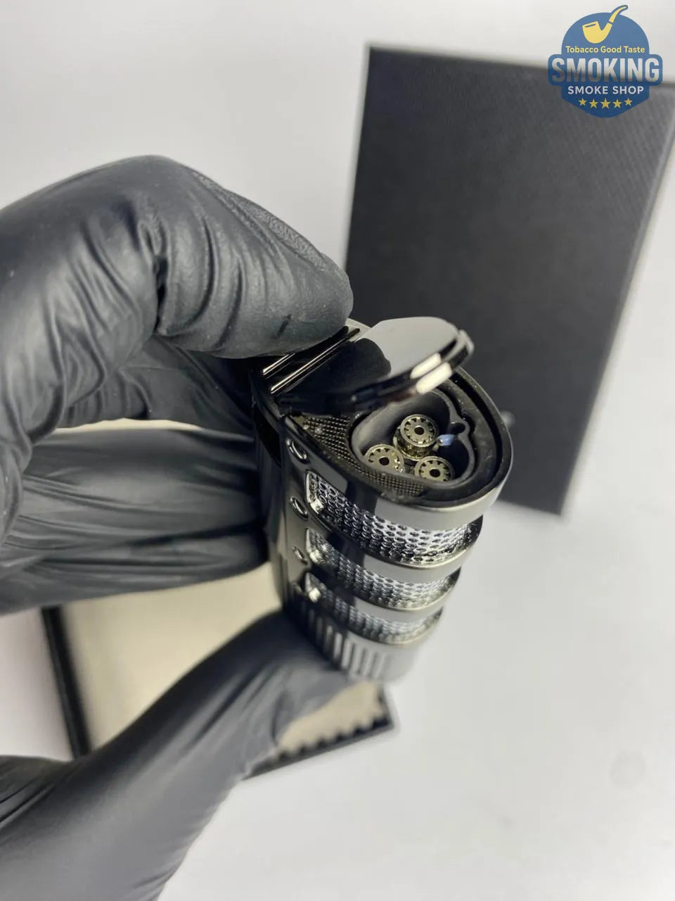 Jobon Armored Triple-Jet Torch Lighter with Built-In Cigar Punch — ولاعة جوبون تربل تورش ببانش سيجار مدمج