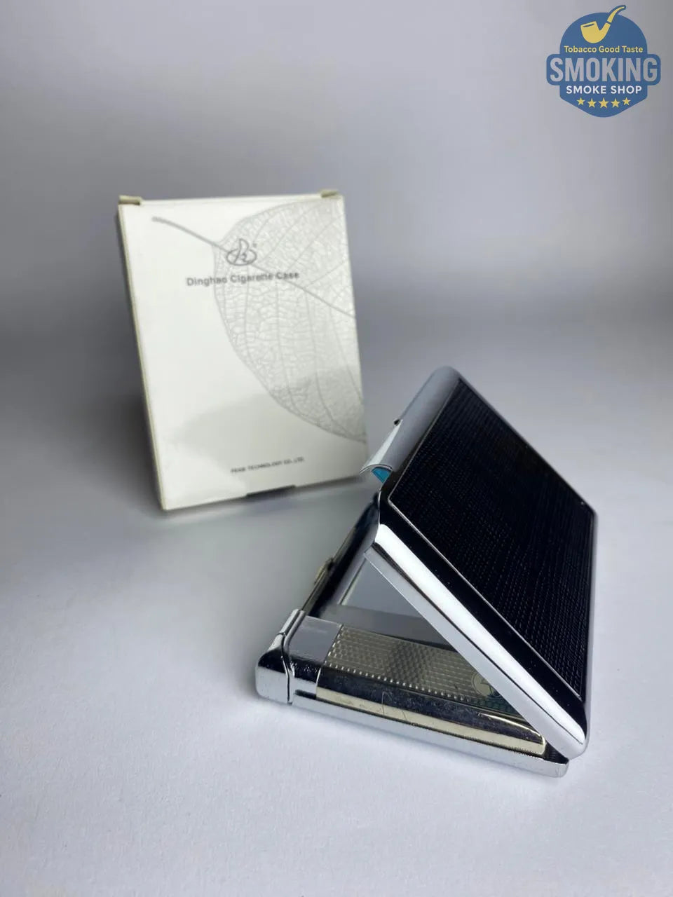علبة سجائر معدنية مع ولاعة مدمجة — Cigarette Case with Built-in Lighter