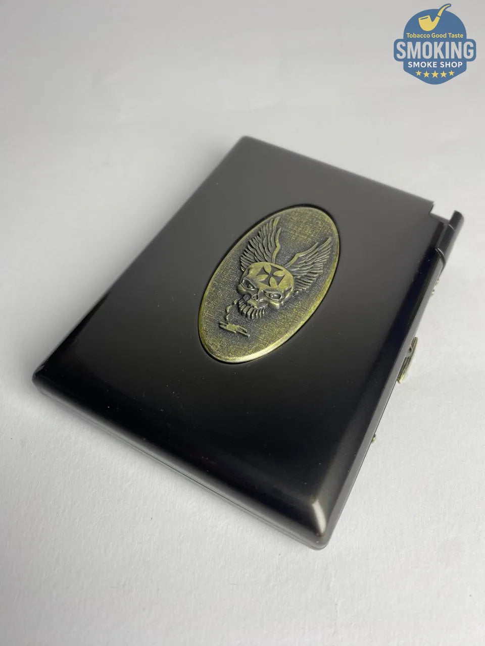 علبة سجائر معدنية مع ولاعة مدمجة — Cigarette Case with Built-in Lighter