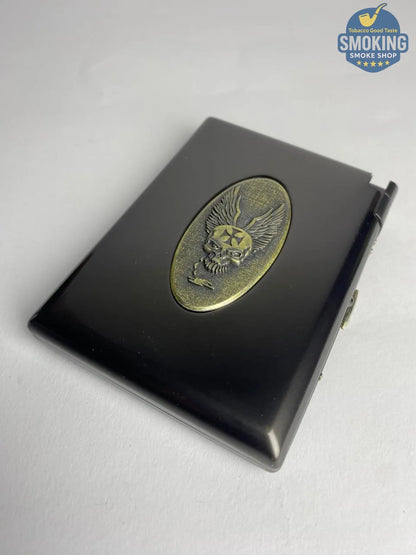 علبة سجائر معدنية مع ولاعة مدمجة — Cigarette Case with Built-in Lighter