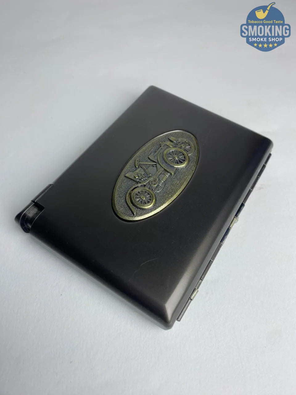 علبة سجائر معدنية مع ولاعة مدمجة — Cigarette Case with Built-in Lighter