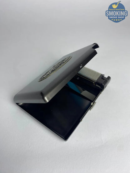 علبة سجائر معدنية مع ولاعة مدمجة — Cigarette Case with Built-in Lighter