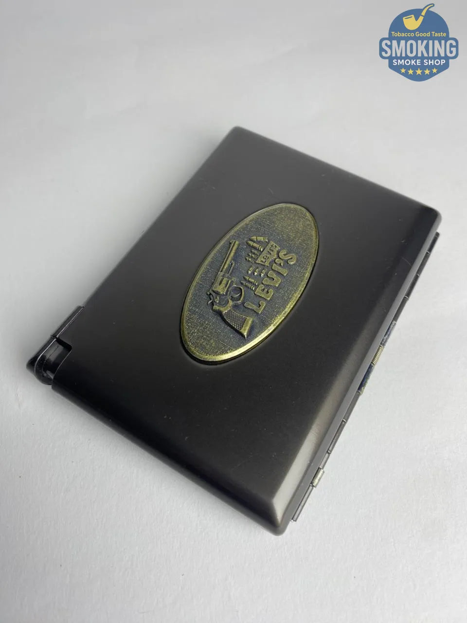 علبة سجائر معدنية مع ولاعة مدمجة — Cigarette Case with Built-in Lighter
