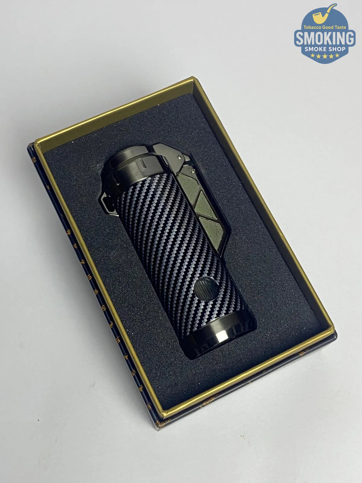 HONEST Triple-Jet Torch Lighter w/ Built-in Cigar Punch – Carbon Fiber | ولاعة هونست تريبل جِت مع بنشر سيجار مدمج – تشطيب كاربون فايبر