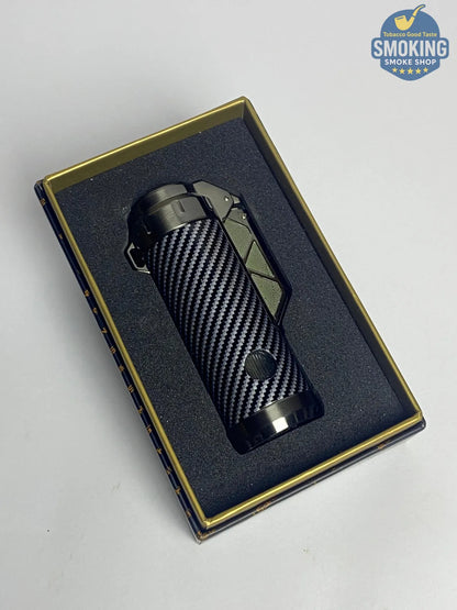 HONEST Triple-Jet Torch Lighter w/ Built-in Cigar Punch – Carbon Fiber | ولاعة هونست تريبل جِت مع بنشر سيجار مدمج – تشطيب كاربون فايبر