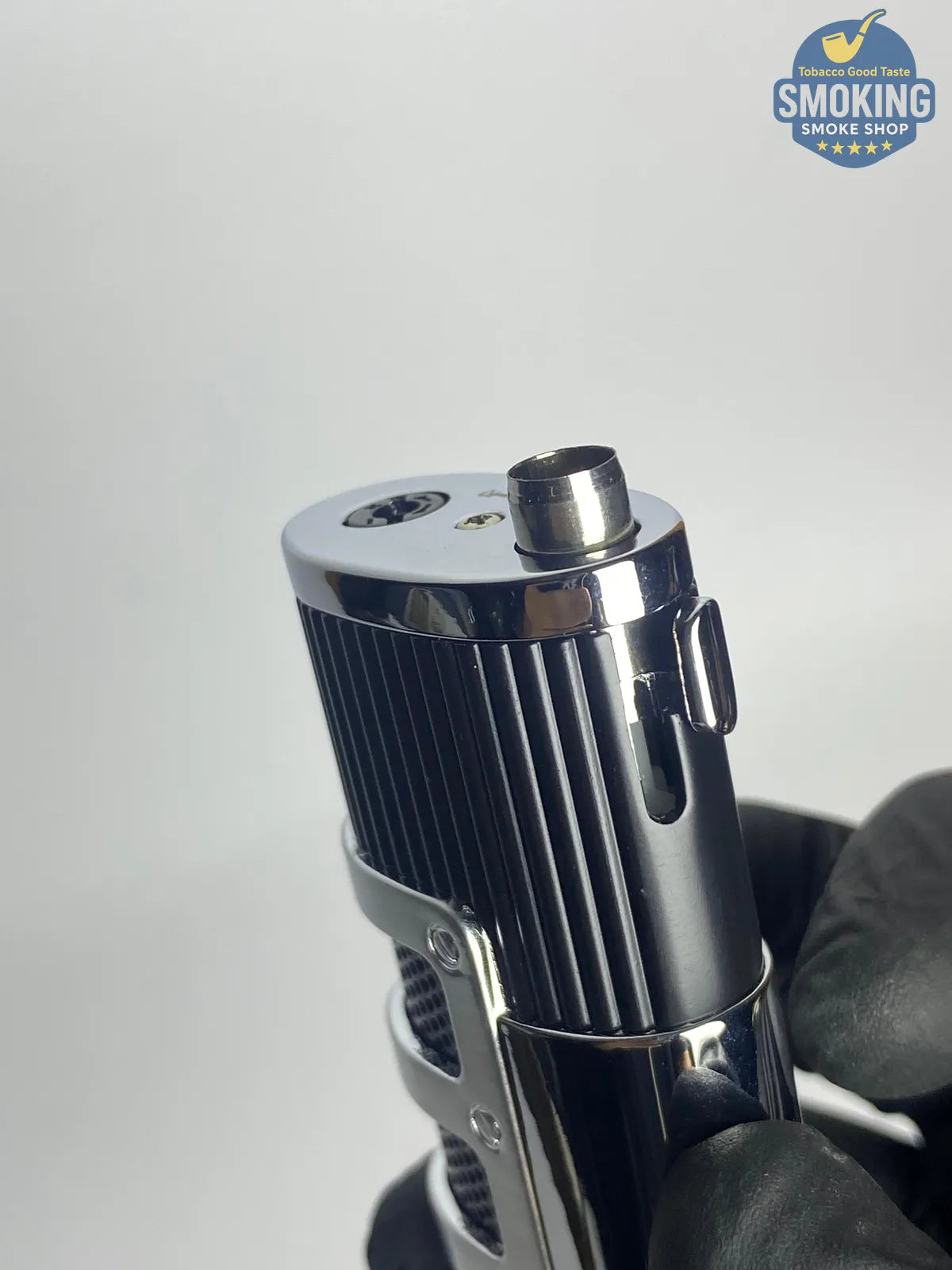 Jobon Armored Triple-Jet Torch Lighter with Built-In Cigar Punch — ولاعة جوبون تربل تورش ببانش سيجار مدمج