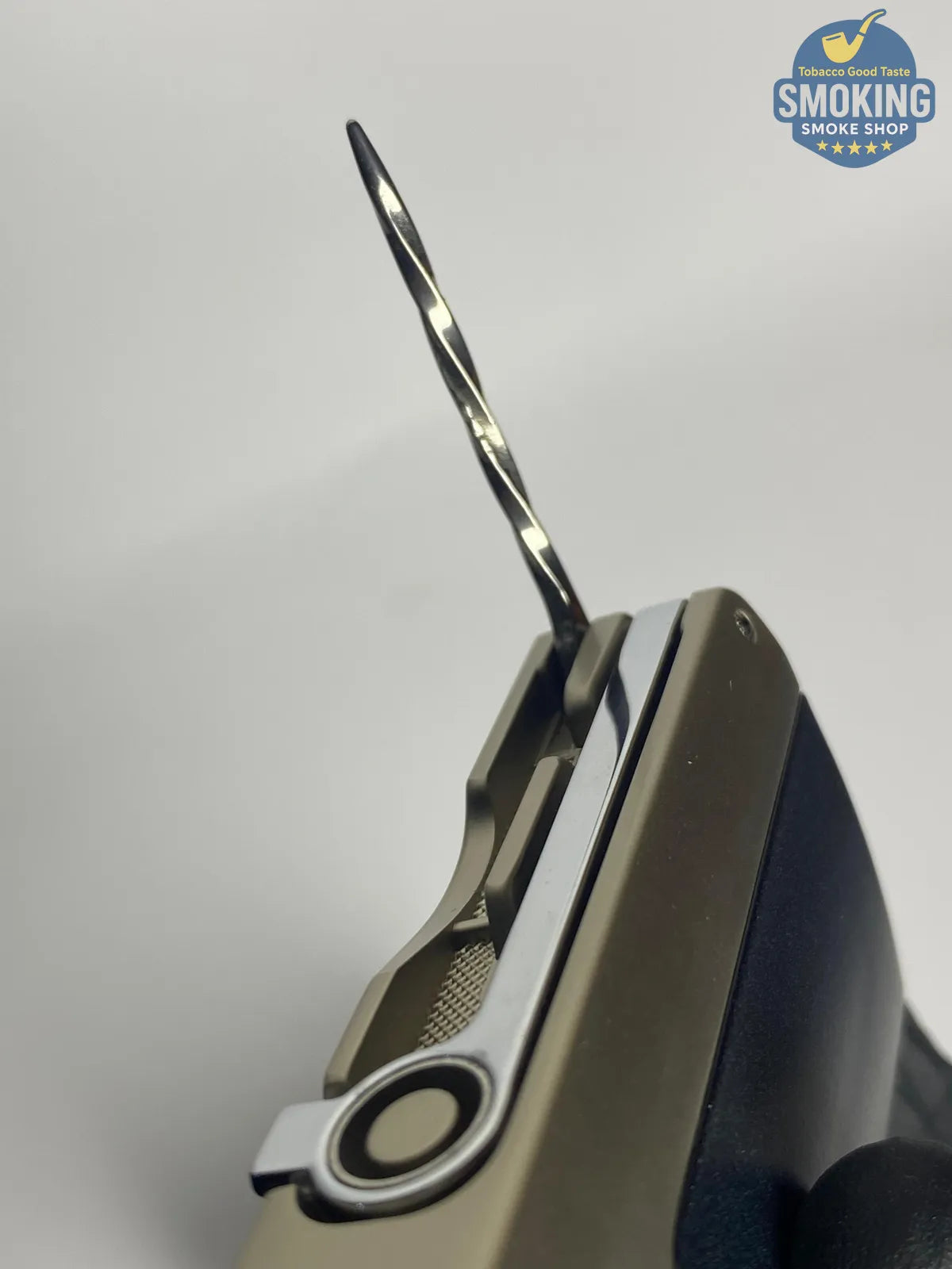 Torch Cigar Lighter w/ Punch & Draw Poker — ولاّعة سيجار تورش مع بانش و«إبرة تهوية» من HONEST