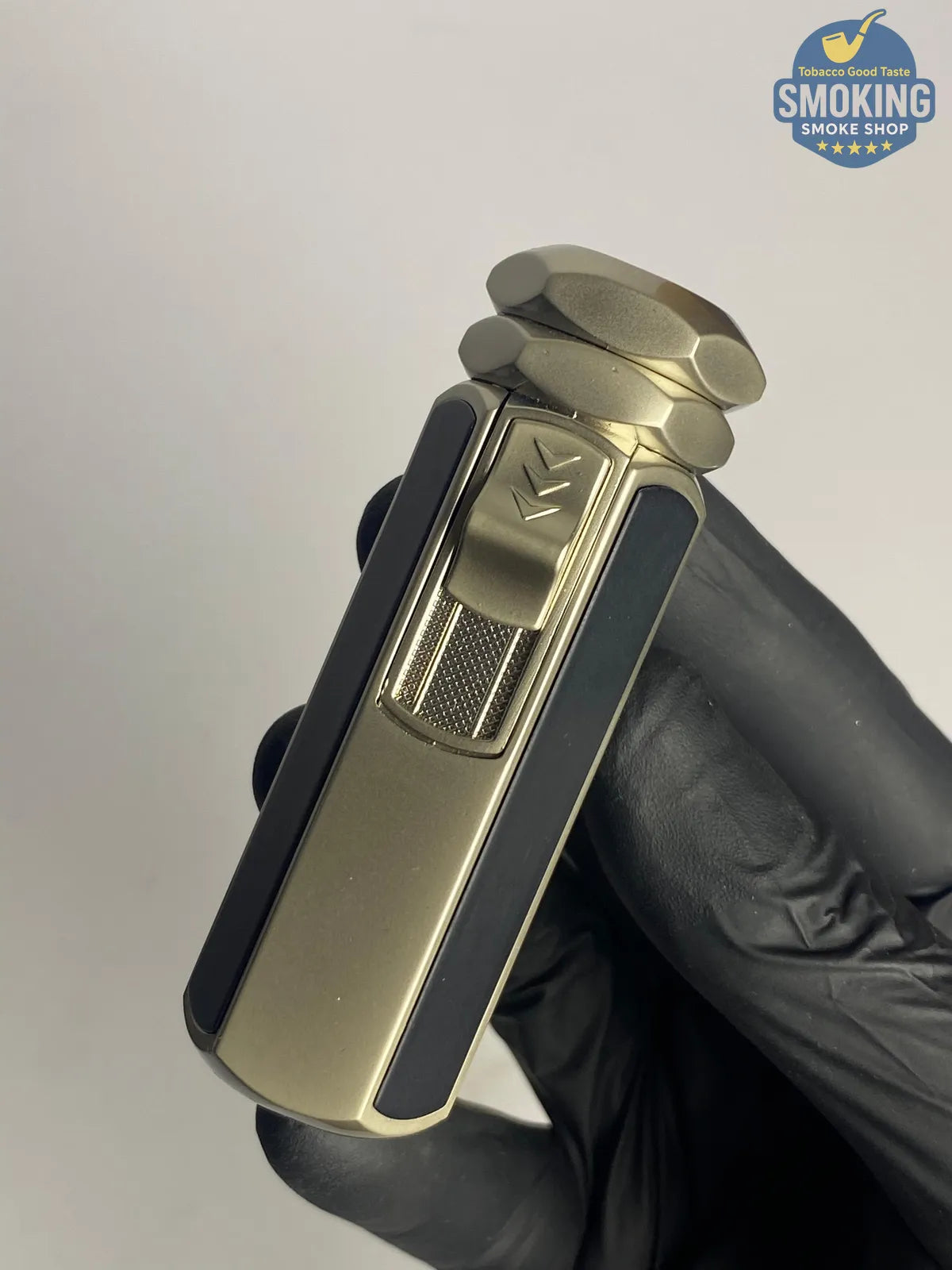 Quad Torch Cigar Lighter — ولاّعة سيجار رباعية الشعلة (ذهبي/تيتانيوم)