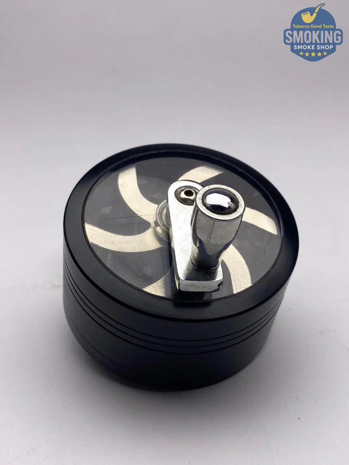 مطحنة تبغ معدنية مع ذراع تدوير — Tobacco Grinder with Crank Handle 🌿⚙️