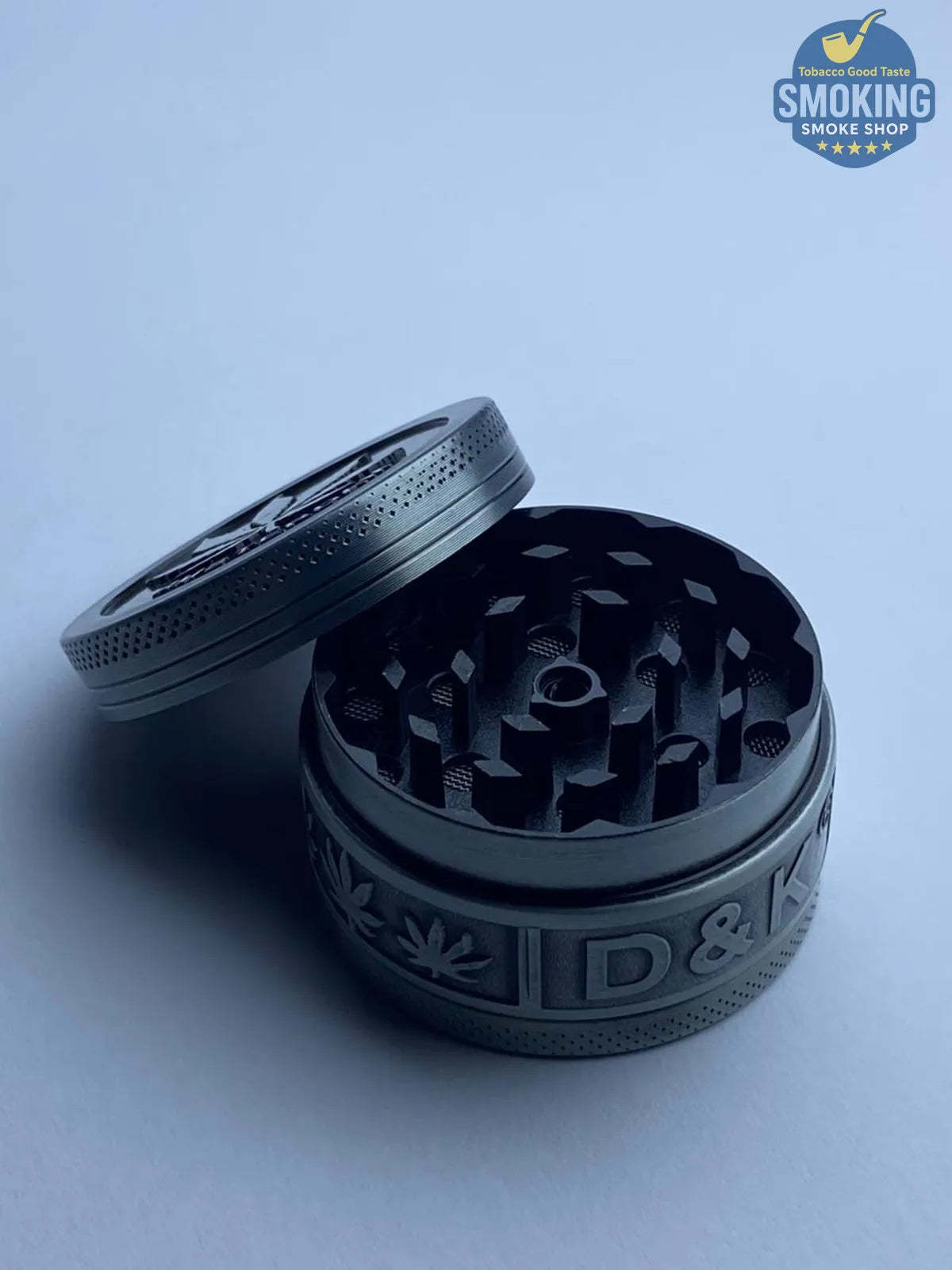 D&K Amsterdam Tobacco Grinder — مطحنة تبغ أمستردام معدن سيلفر 